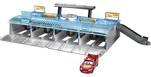 Disney Cars 3 - Megalanzadora de carreras - coches juguetes (Mattel FLK 12), Exclusivo en Amazon