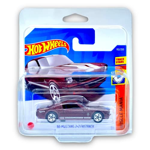 Hot Wheels '65 Mustang 2+2 Fastback (granate) 1/10 Muscle Mania 2022 - 192/250 (tarjeta corta) – Viene en una funda protectora para coleccionistas de coche KLAS HCX81