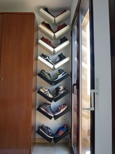Zapateros De Pared