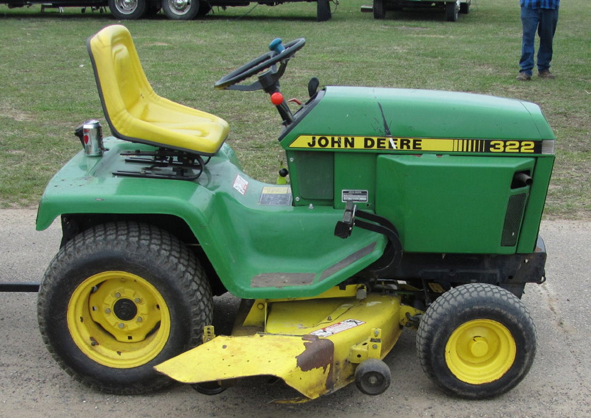 John Deere 332 Cortacésped